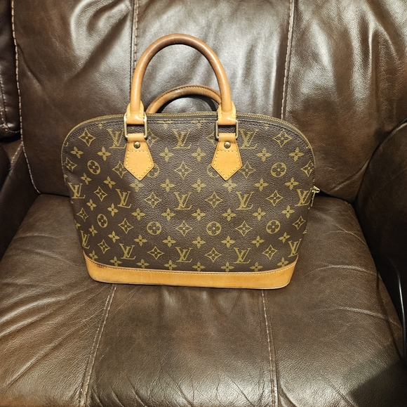 Monogram Louis Vuitton handbag - Picture 9 of 16
